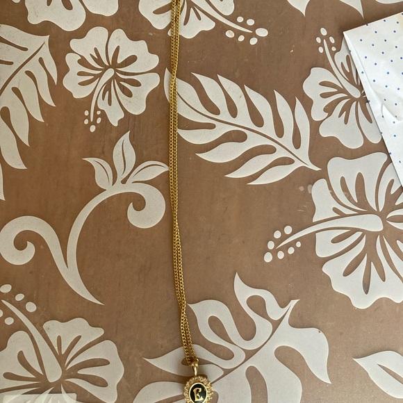 NWOT BLACK & GOLD RHINESTONE INITIAL NECKLACE  LETTER E - Picture 4 of 4